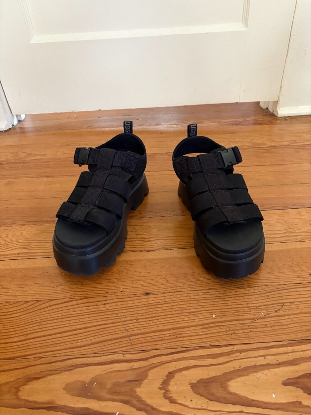 UGG Cora Platform Sandals Women's Size 8